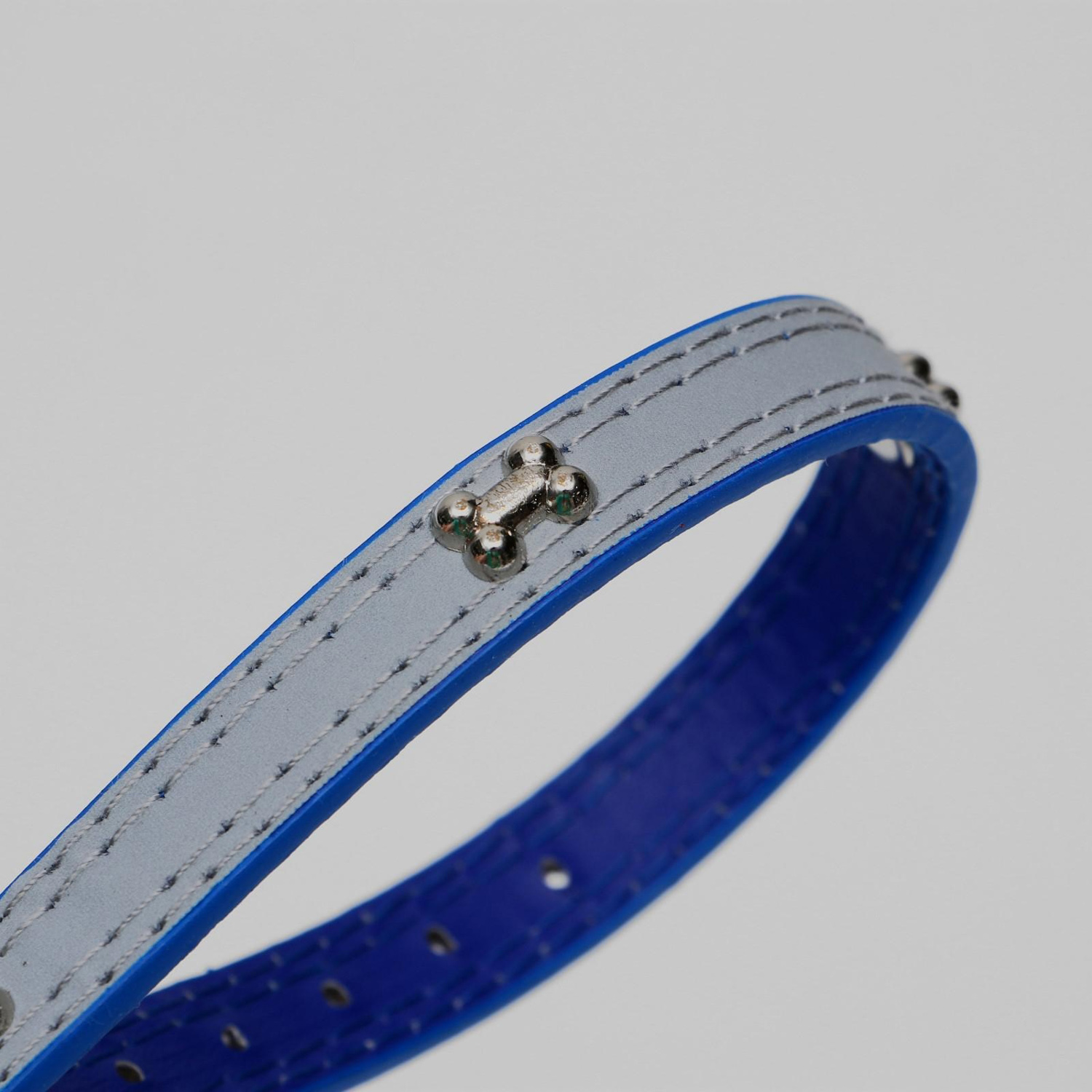 Ошейник со светоотражающий полоскрй и косточками 37х1,3 см синий 1041440