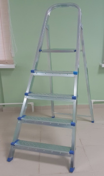 Стремянка стальная 5 ступеней, выс.верхн. площ.0,99м 122205 "Ярус" "Perilla"*1