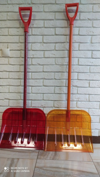 Лопата снегоуб поликарбонат 460*400, алюм черенок, пласт V-ручка № 1 ЦВЕТНАЯ *1/5