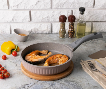 Сковорода алюмин. антипригарная "Kukmara" "Stella" Cappuccino d28см сск280а *1/5